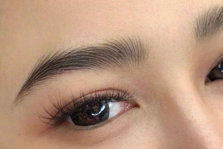 Phun lông mày màu nâu khói và những điều cần biết 3 Chân mày màu nâu khói mang lại vẻ đẹp thời thượng và hài hòa cho gương mặt