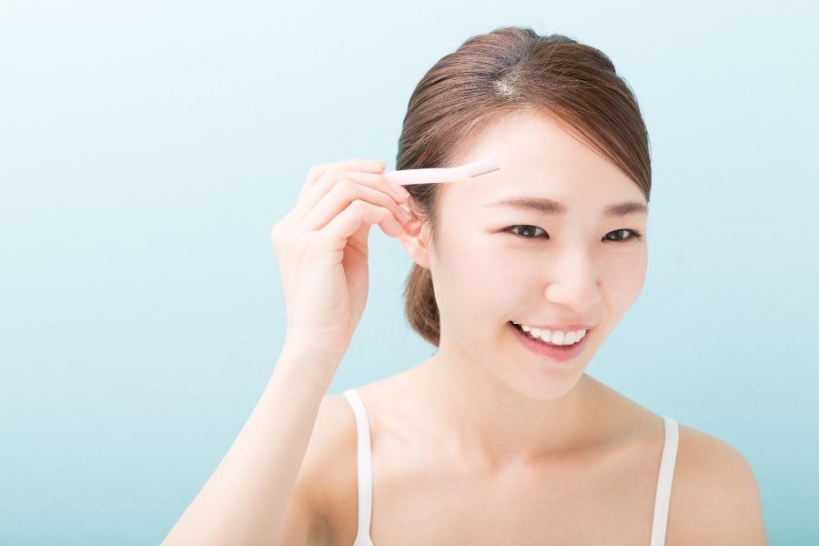 Không nên cạo quá mỏng có thể làm mất độ tự nhiên của chân mày