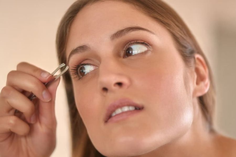 Không nên nhổ quá nhiều lông mày