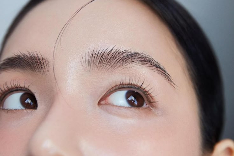Lông mày phượng hoàng mang lại vẻ đẹp cuốn hút và thanh thoát 