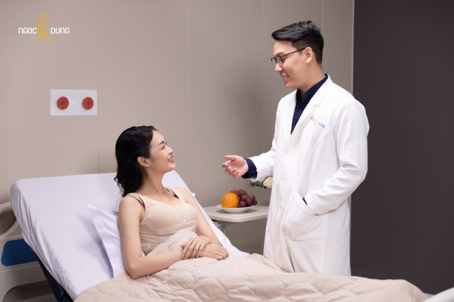 Khách hàng luôn được chăm sóc tận tình khi làm đẹp tại Ngọc Dung Beauty