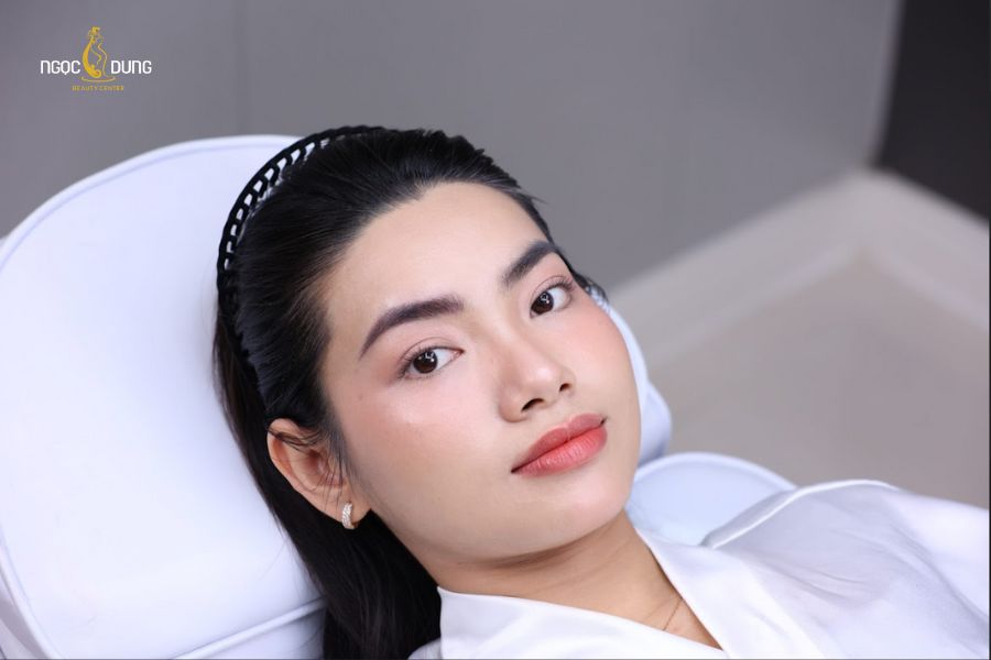 Phun lông mày màu nâu khói và những điều cần biết 13 Phun lông mày màu nâu khói tại Thẩm mỹ viện Ngọc Dung