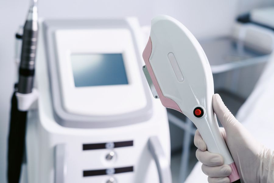 Cẩm nang triệt lông nách nam chi tiết từ A-Z mà bạn cần biết 4 Tẩy lông nách cho nam giới bằng công nghệ cao cũng là một lựa chọn đáng cân nhắc