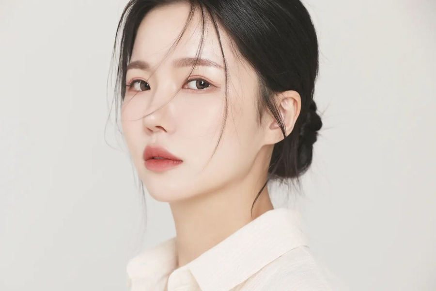 Ưu tiên chọn màu chì có sắc độ nhạt hơn so với màu da trắng sáng  