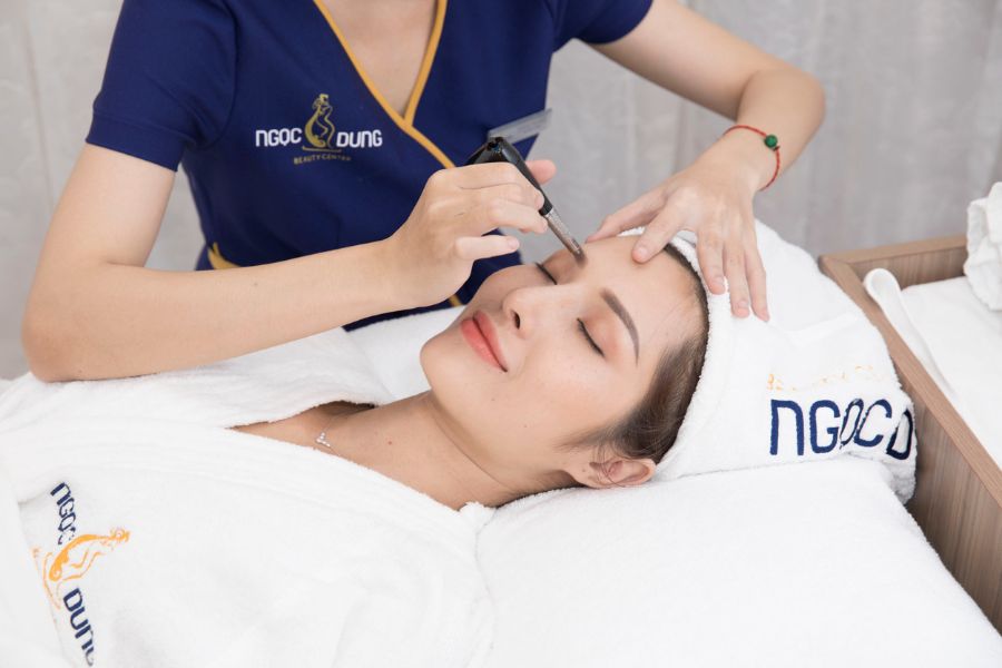 Điêu khắc chân mày tại Ngọc Dung Beauty nhẹ nhàng, thoải mái, kết quả bền đẹp