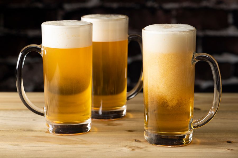 Bia tươi có vitamin nhóm B giúp làm mềm và sáng da