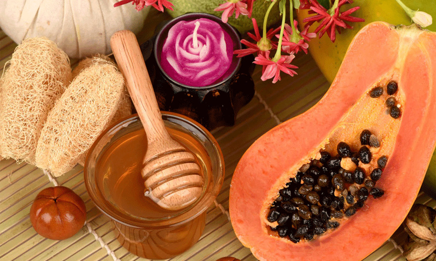 Ủ trắng da toàn thân bằng mật ong và đu đủ là công thức an toàn, lành tính