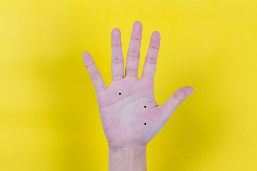 Những phân tích nhân tướng học về nốt ruồi  nên được xem là thông tin tham khảo