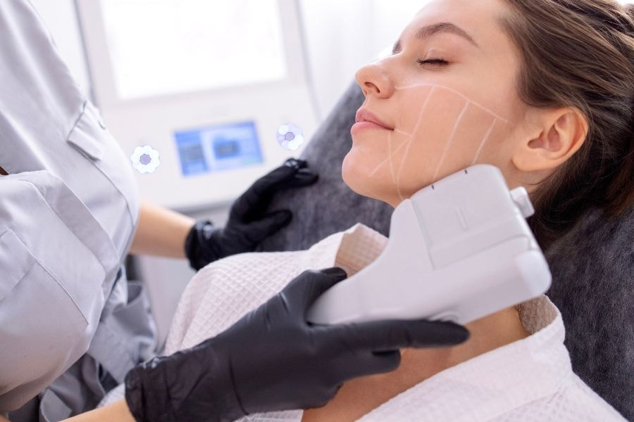 Đau nhói nhẹ là một trong những biểu hiện bình thường sau khi làm HIFU