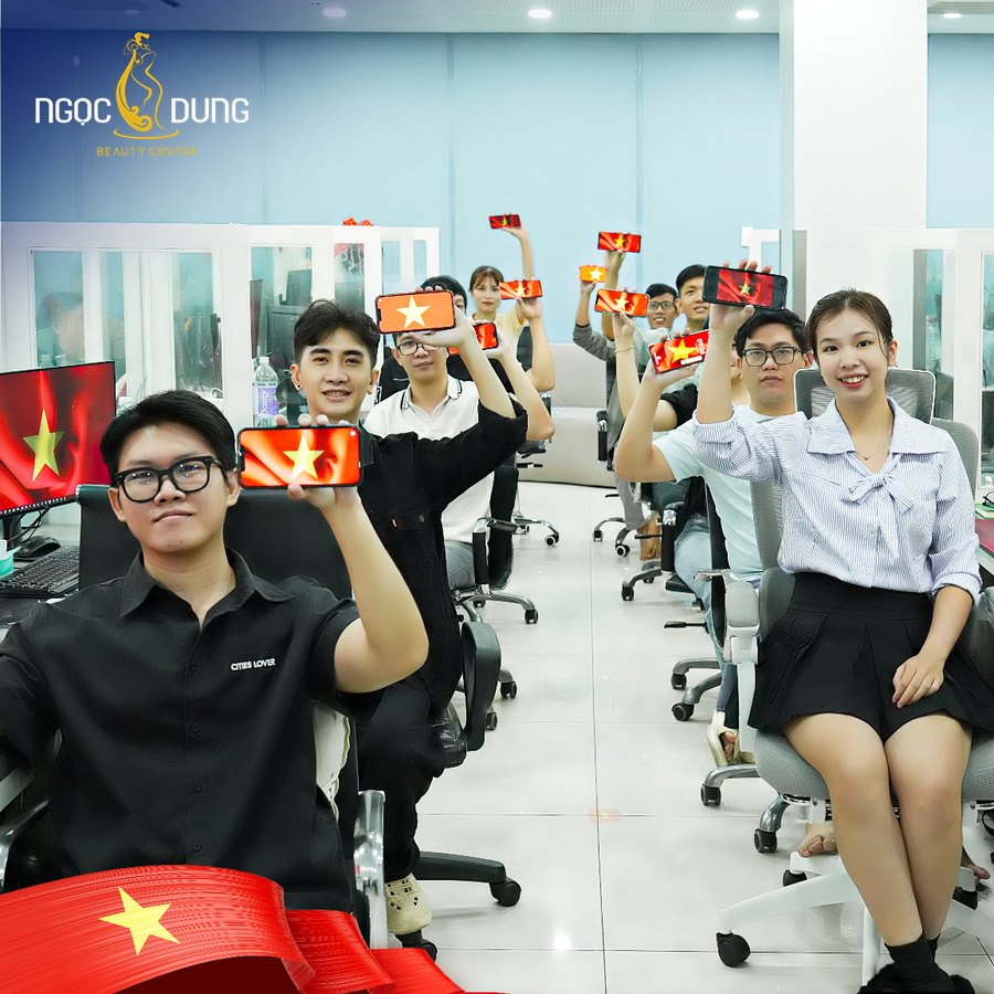 Nhân viên khối văn phòng của Ngọc Dung tự hào hưởng ứng ngày lễ 2/9 sắp tới