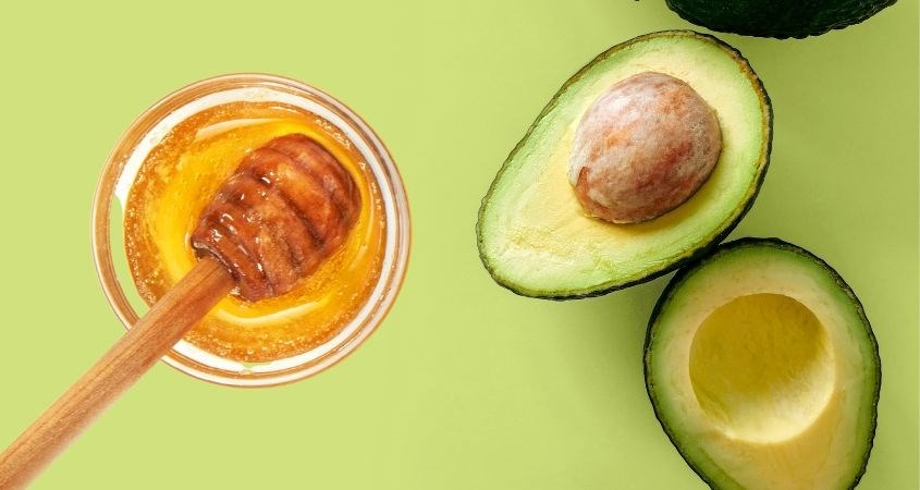 Cách dưỡng môi bằng mật ong qua đêm giúp môi căng mọng, hồng hào 10 Hỗn hợp mật ong và bơ sẽ khiến môi trở nên mềm mại